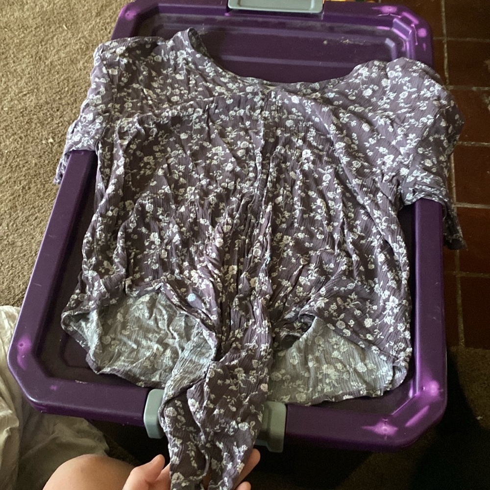 purple floral short sleeve spring top, Worn once. (brand L.U.Q/size small)
